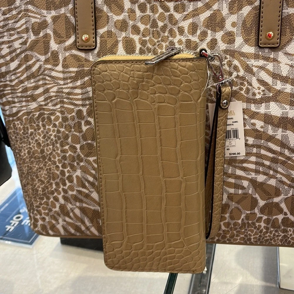 Michael Kors Large Jet Set Travel Continental Wristlet Phone Holder Case Wallet